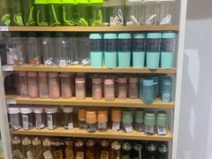 -名创优品(北京新中关购物中心地铁层店)