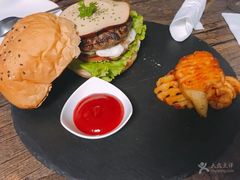 -HIGH FIVE哈福手工汉堡(桂林路店)