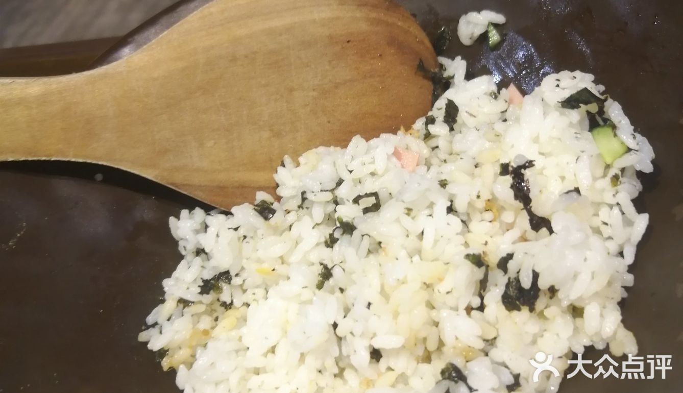 拌饭跟沙拉是套餐里的，umm不是很好吃