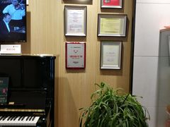 -柏斯音乐艺术中心·钢琴·吉他(上音店)