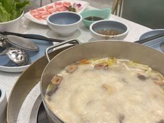 百合菌菇猪肚鸡-若爱猪肚鸡·啫啫煲(循礼门M+店)