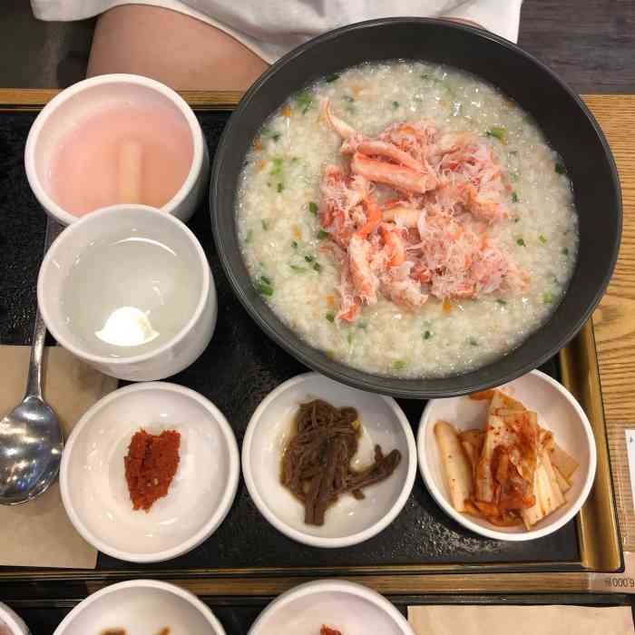 当时因为同行的小姐妹宿醉 嚷了一天要吃粥这件事 迫于无奈在异国他乡