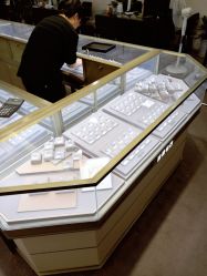 -威德钻石-克拉钻大本营(南京东路店)