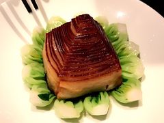 金牌扣肉配玉米饼-杭州西子湖四季酒店·金沙厅