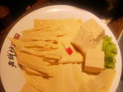 -老牌坊云南鱼豆花火锅(哈西万达店)