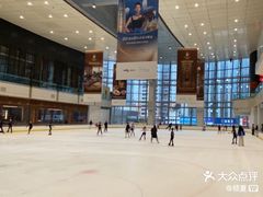 -冰纷万象滑冰场(深圳万象城店)