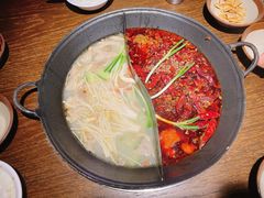 鸳鸯锅红汤配菌汤锅-萍姐火锅·公路夜市(打浦桥日月光店)