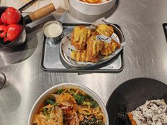 -W COLLECTIVE  DESSERT SHOP