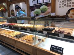 面包甜点陈列柜-南宋胡记(杭州河坊街店)