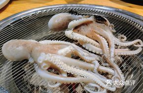 Charcoal-Grilled Live Octopus