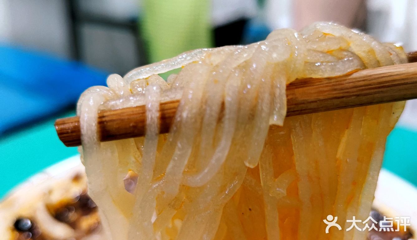 甘记：发迹近百年的芷泉街头肥肠粉