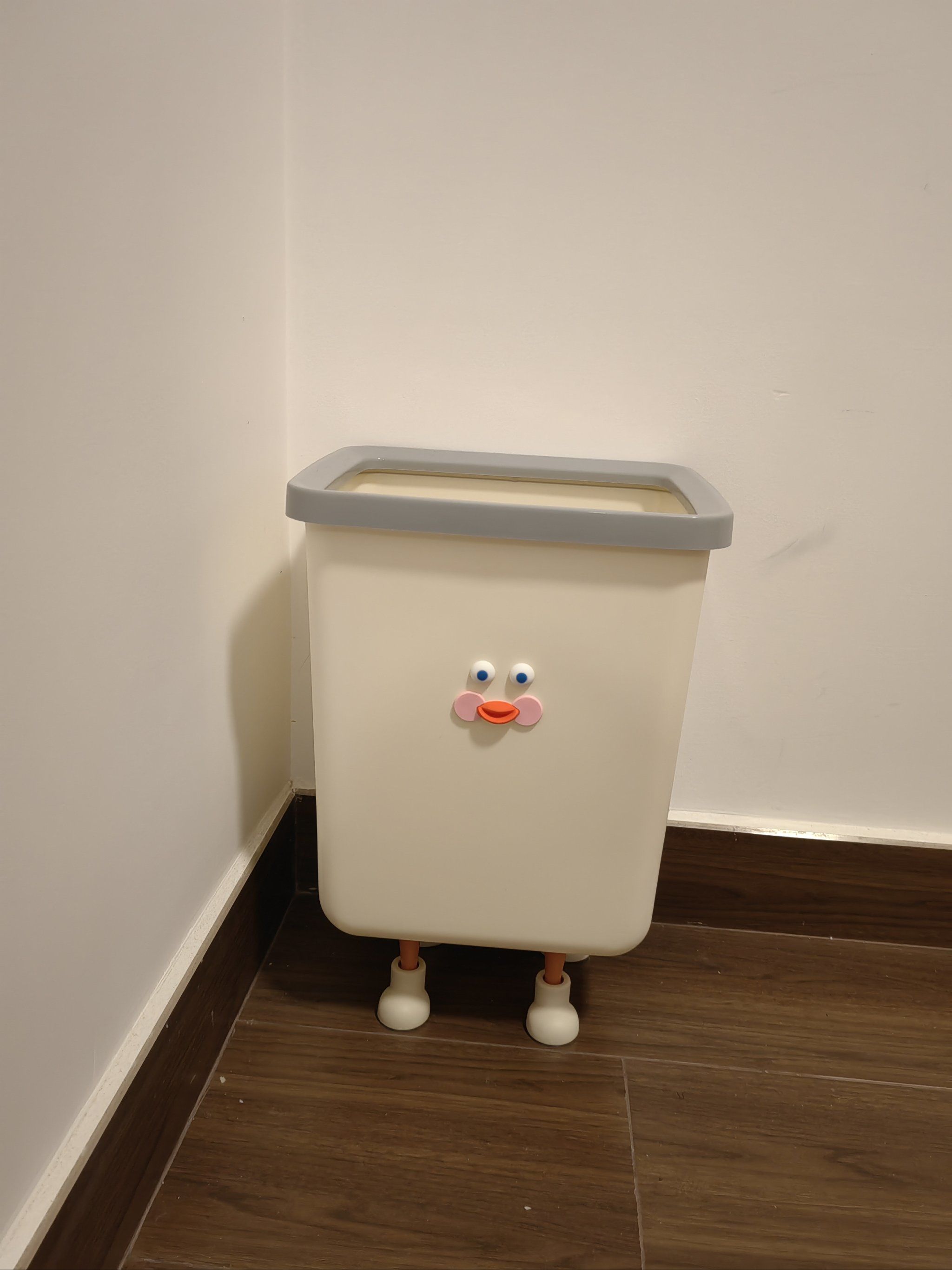 可爱垃圾桶