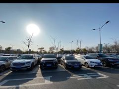-奕欧来上海购物村停车场