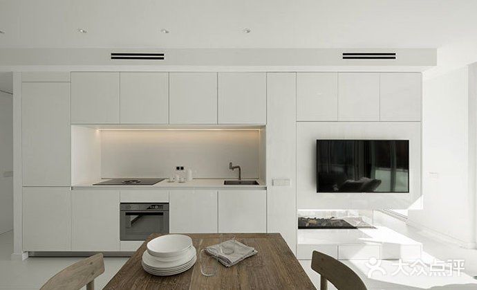 最后他们选择了最简约的风格