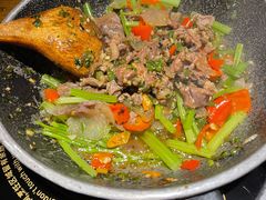猫儿山的小黄牛-吃饭皇帝大土家民族菜(正大广场店)