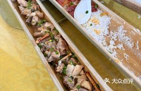 Bamboo Tube Steamed Chicken with Wuzhi Mao Tao