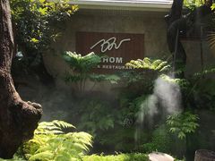 -Chom Cafe and Restaurant