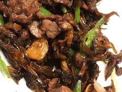 油鸡纵爆雪花牛肉-石屏会馆