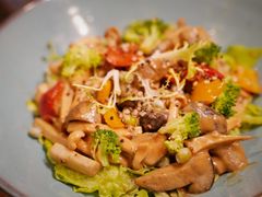 烤蘑菇沙拉-HIGH FIVE哈福手工汉堡(桂林路店)