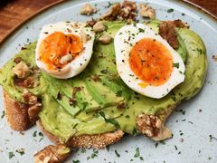 牛油果煮蛋吐司-RAC BAR(安福路店)