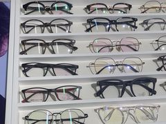 -英伦眼镜蔡司依视路折扣店(通州万达店)