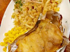 海鲜炒饭配香蒜烤鸡-玛格萝妮比萨屋(陆家浜路店)