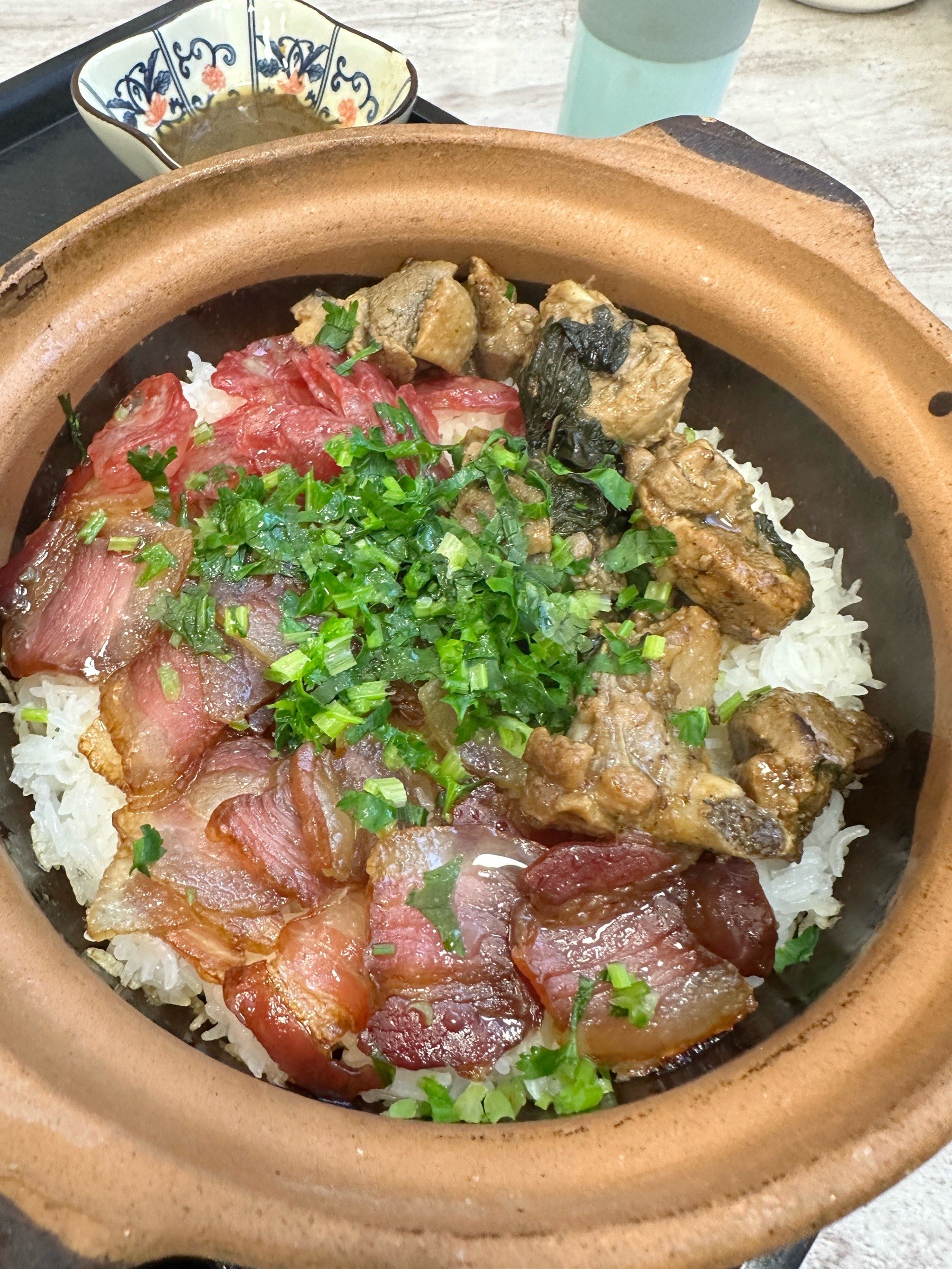 紫苏鸭腊味煲仔饭