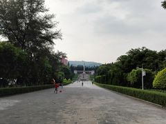 背靠白云山摩星岭-十九路军淞沪抗日阵亡将士陵园