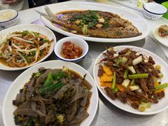 -丹水桥地锅鱼·翘嘴鲌·地方特色全鱼宴(丹江口大坝店)