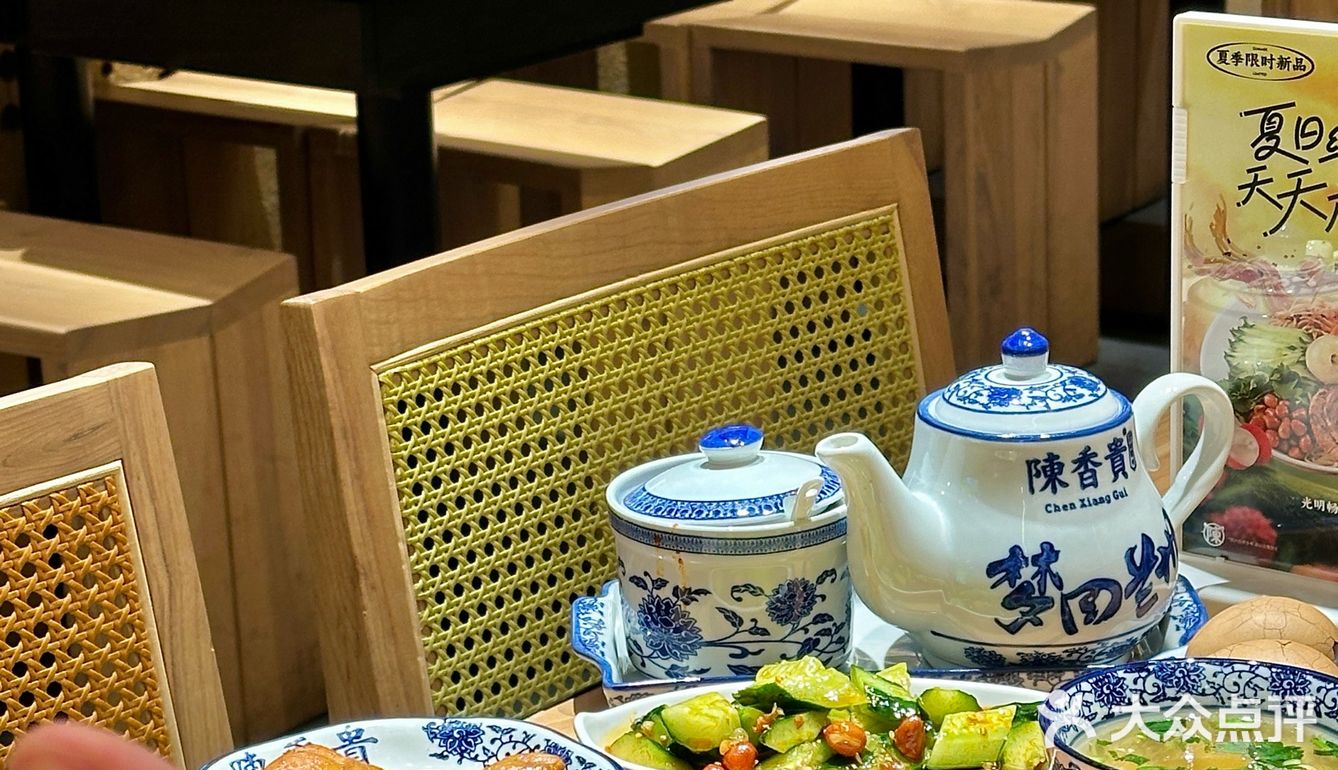 我宣布：陈香贵坠伟大的单品出现了…