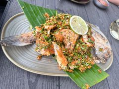 坚果手撕海鲈鱼-Ameigo梅果·云贵川bistro(长宁来福士店)