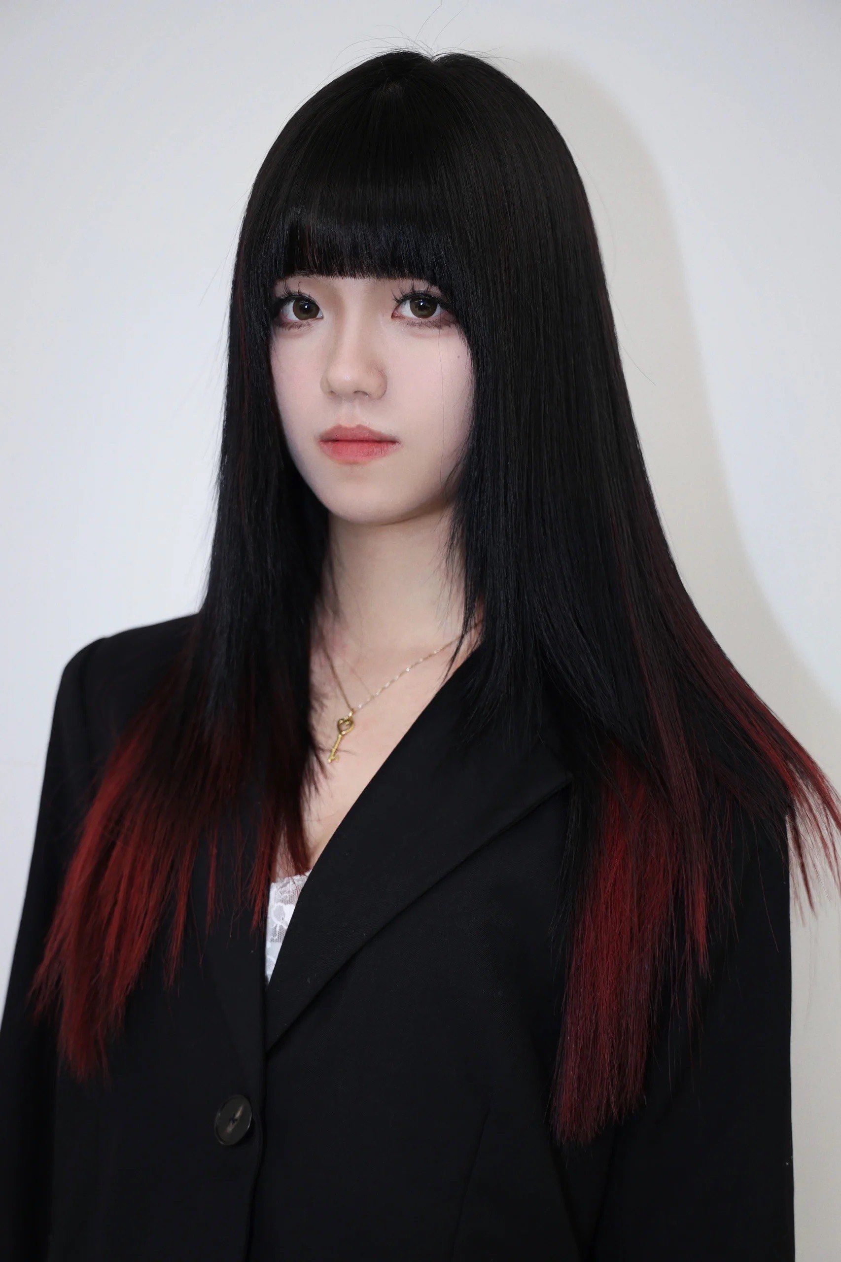 红黑发尾染,尽可能不给她的再带来创伤的同