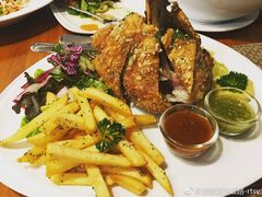 -Chom Cafe and Restaurant