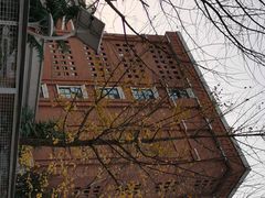 校门-北京八中游泳馆