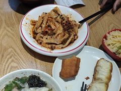 -三好食堂(煎饺·馄饨·肉饼米线·盛世广场店)