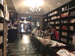 -钟书阁(松江泰晤士小镇店)