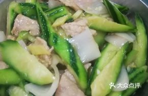 Loofah and Onion Stir-fried with Pork Slices
