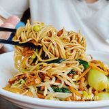 牌子都这么惹眼，这得多火呀