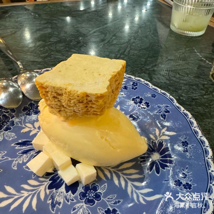 蜂巢奶豆腐冰淇淋很好吃