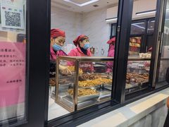 面包甜点陈列柜-仙都辣酱鸭(总店)