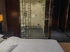 -武汉光谷广场杨家湾地铁站怡程酒店
