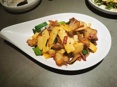 云南腊肉炒香笋-云海肴·汽锅鸡·云南菜(高德置地店)