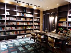 -钟书阁(松江泰晤士小镇店)