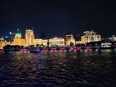 -黄浦江游览十六铺3号码头网红自助餐