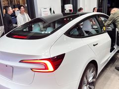 -TESLA 特斯拉(上海太古汇体验店)