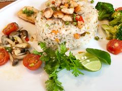 -Chom Cafe and Restaurant