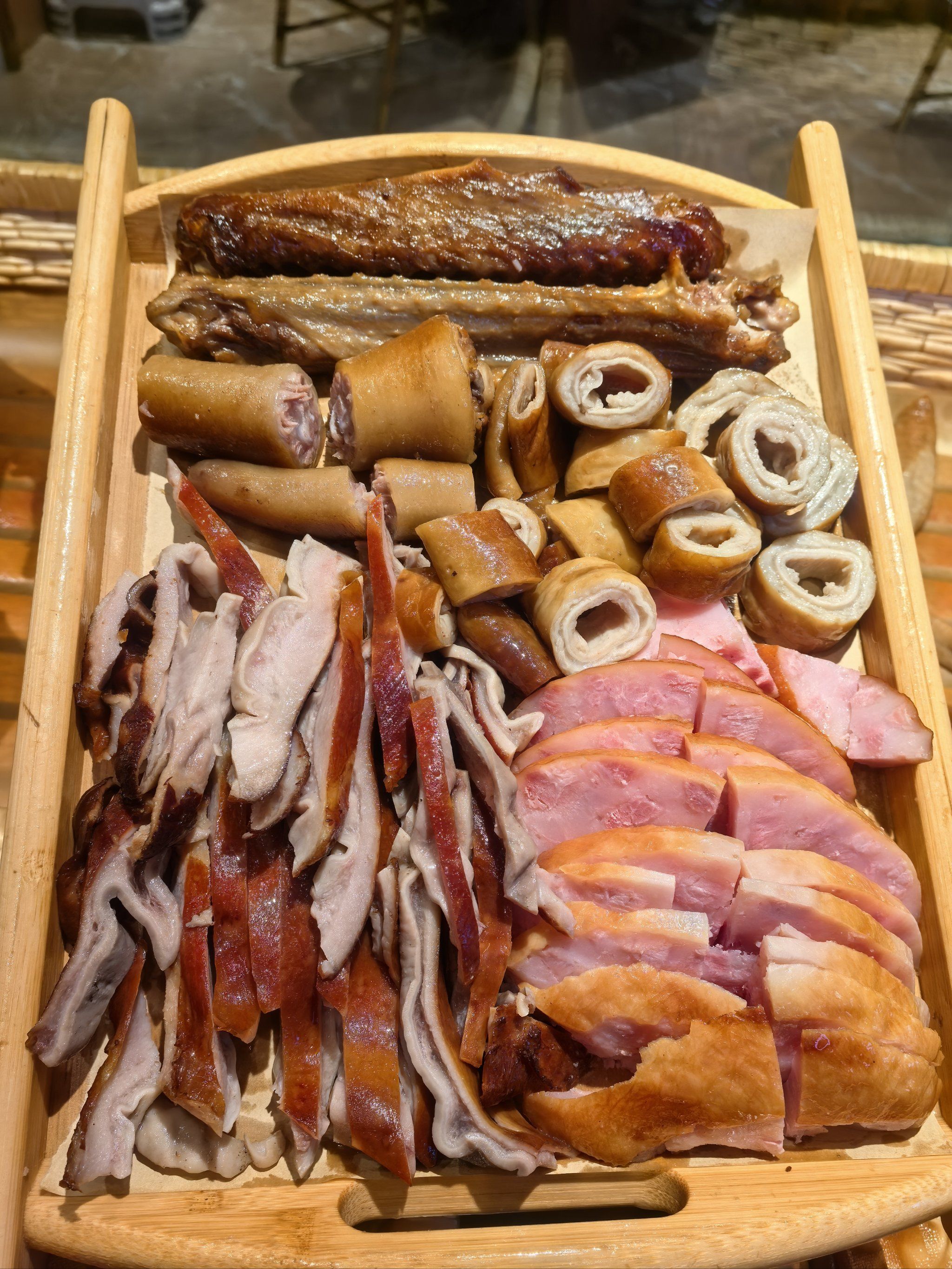 熏酱也能切出一种新花样拼盘的样子真的让人垂涎欲滴