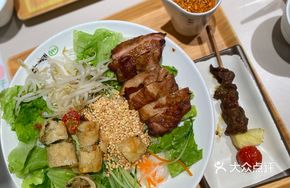 Crispy Chicken Roll with Lemon Dressing