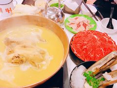 -鲜入围煮花胶鸡海鲜火锅