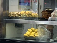 面包甜点陈列柜-常州糕团店(北大街新世纪商城店)